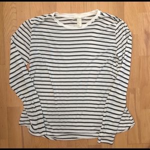 2/$20 ⭐️💥H&M Long Sleeved Striped Top 🌈